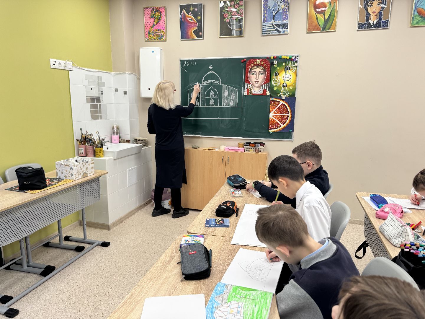 шаховская, новая учительница, изобразительное искусство, ученики, рисование,