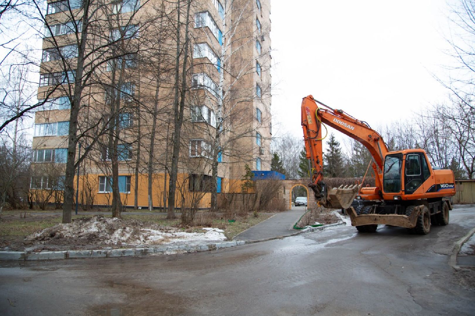 тепловые сети, трубы горячего водоснабжения, холодное водоснабжение, трасса, вертикалки,