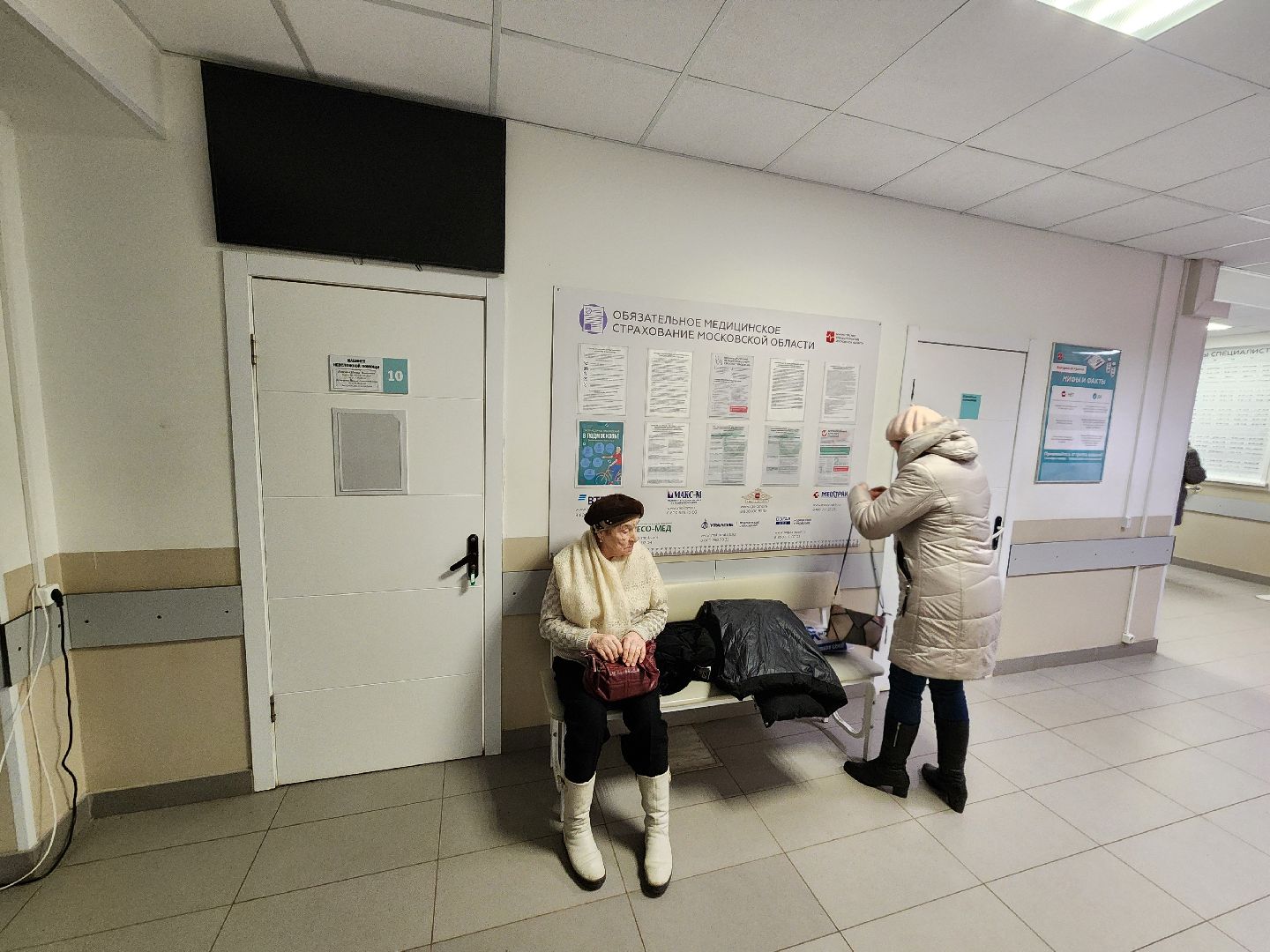 Чехов, Чеховская больница, поликлиника, кабинет неотложной помощи, прием без записи, дежурный врач, улица Пионерская 2, часы работы, живая очередь,