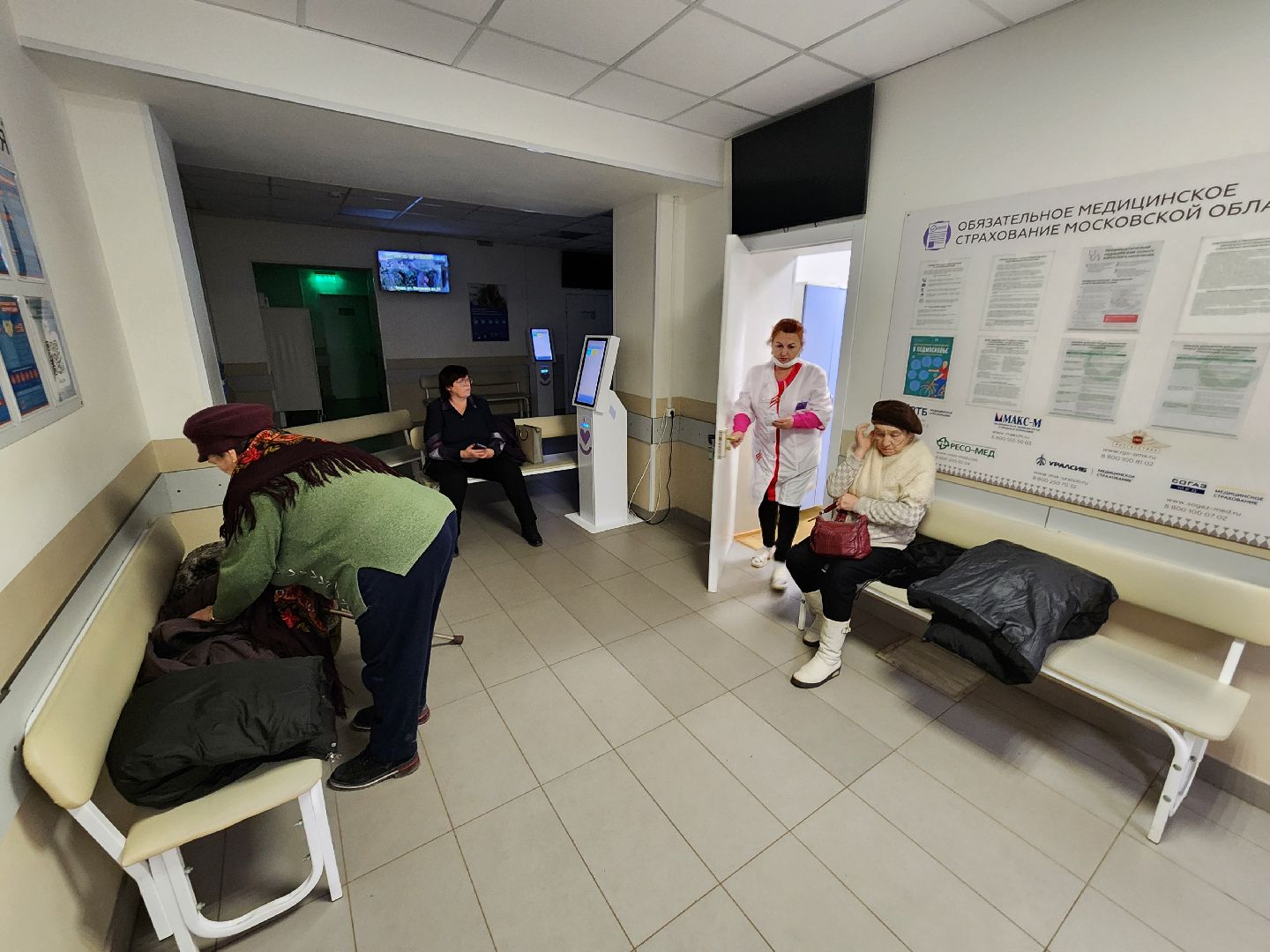 Чехов, Чеховская больница, поликлиника, кабинет неотложной помощи, прием без записи, дежурный врач, улица Пионерская 2, часы работы, живая очередь,