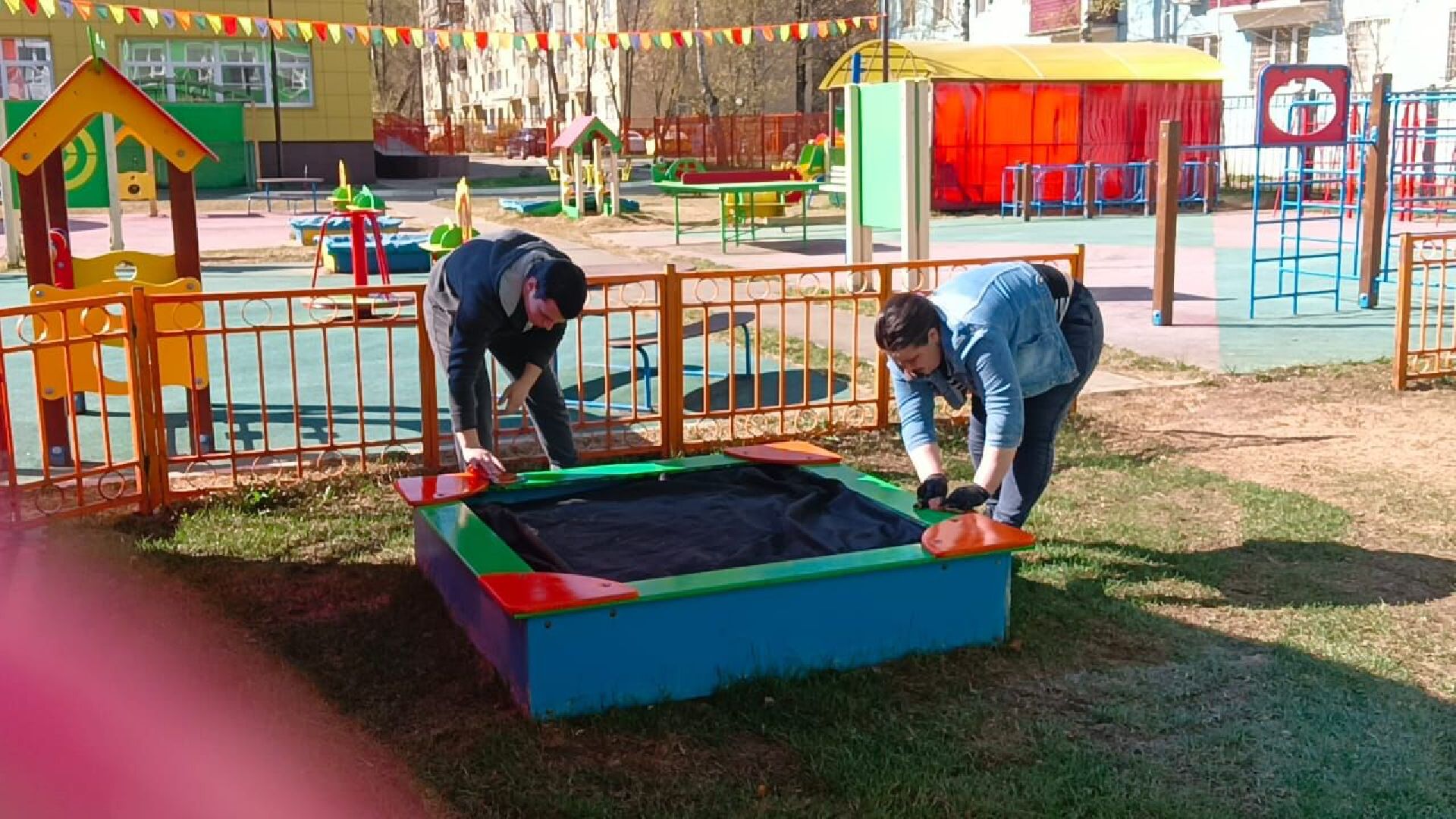 Реутов, субботник, детские сады, уборка, листва, окна