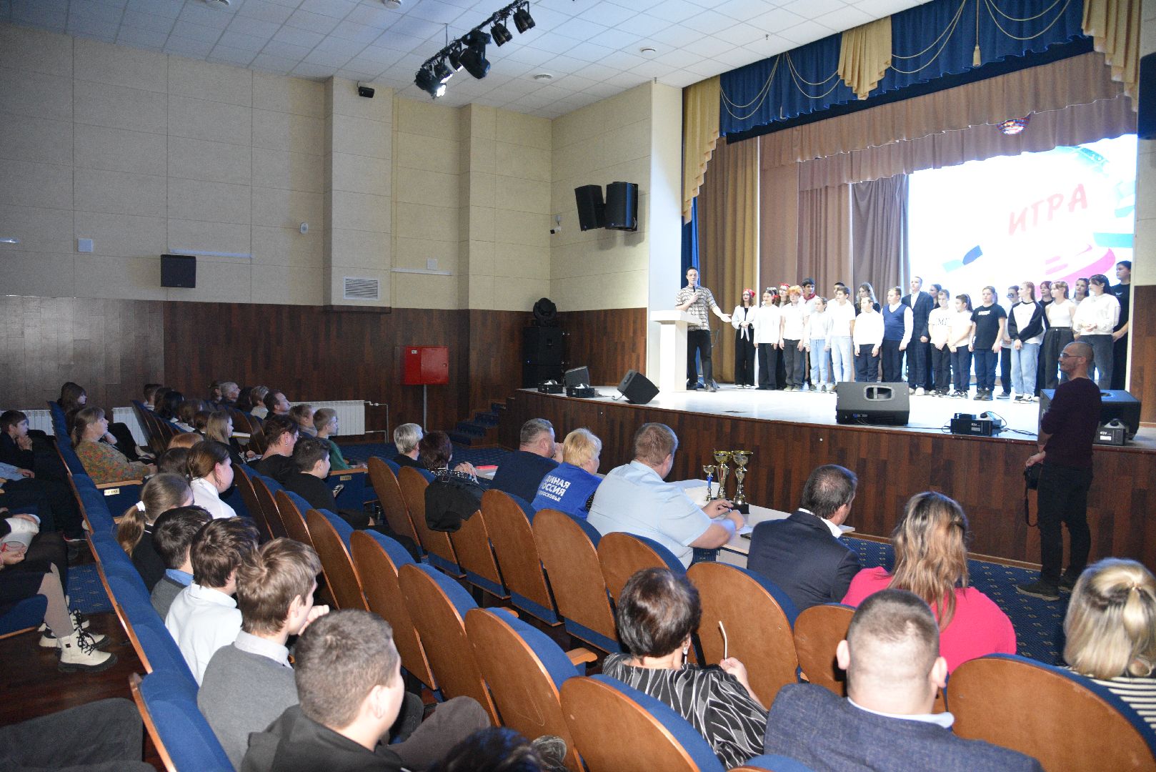 лотошино, лотошинский цдк, квн, школьники, школьный квн,