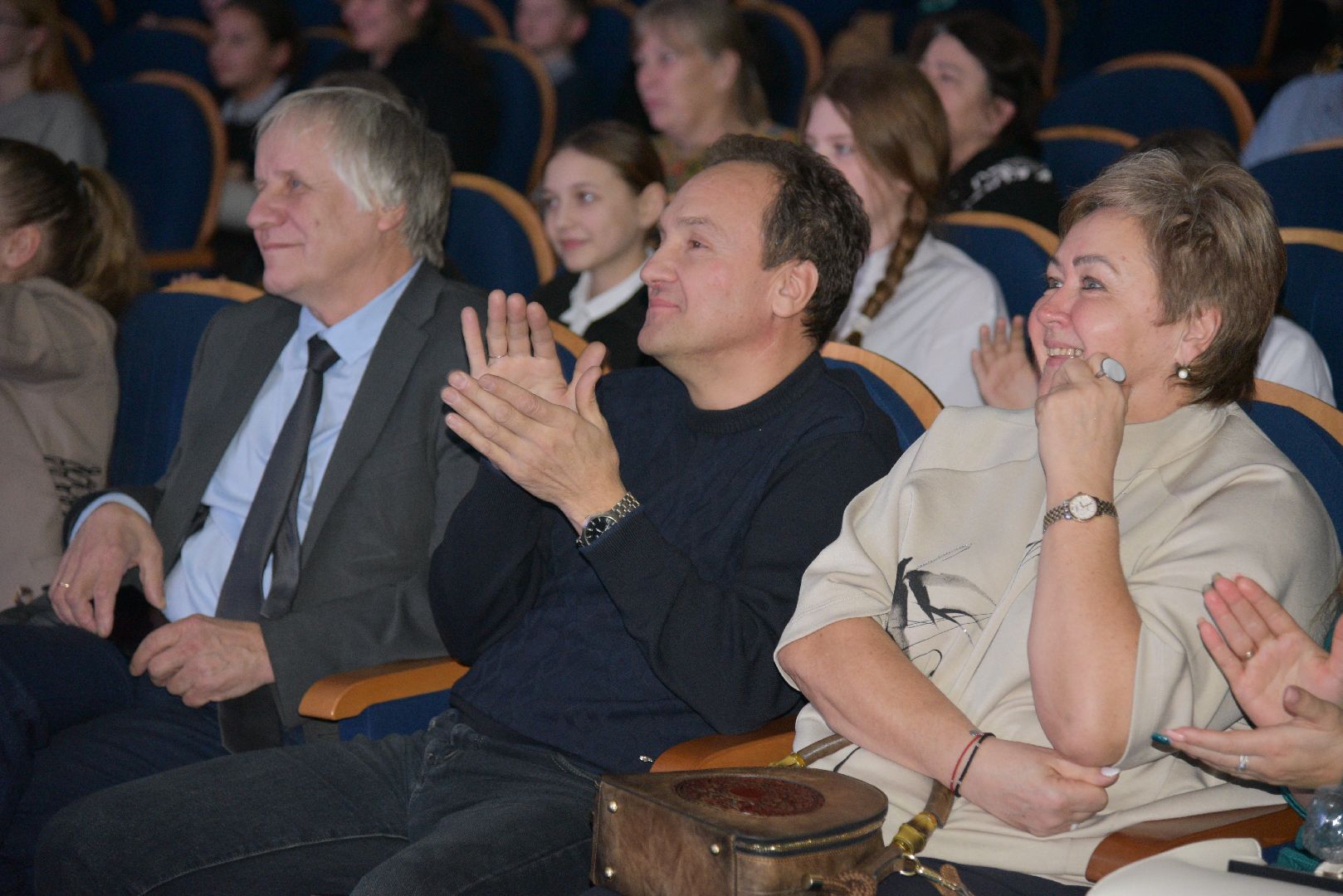 лотошино, лотошинский цдк, квн, школьники, школьный квн,