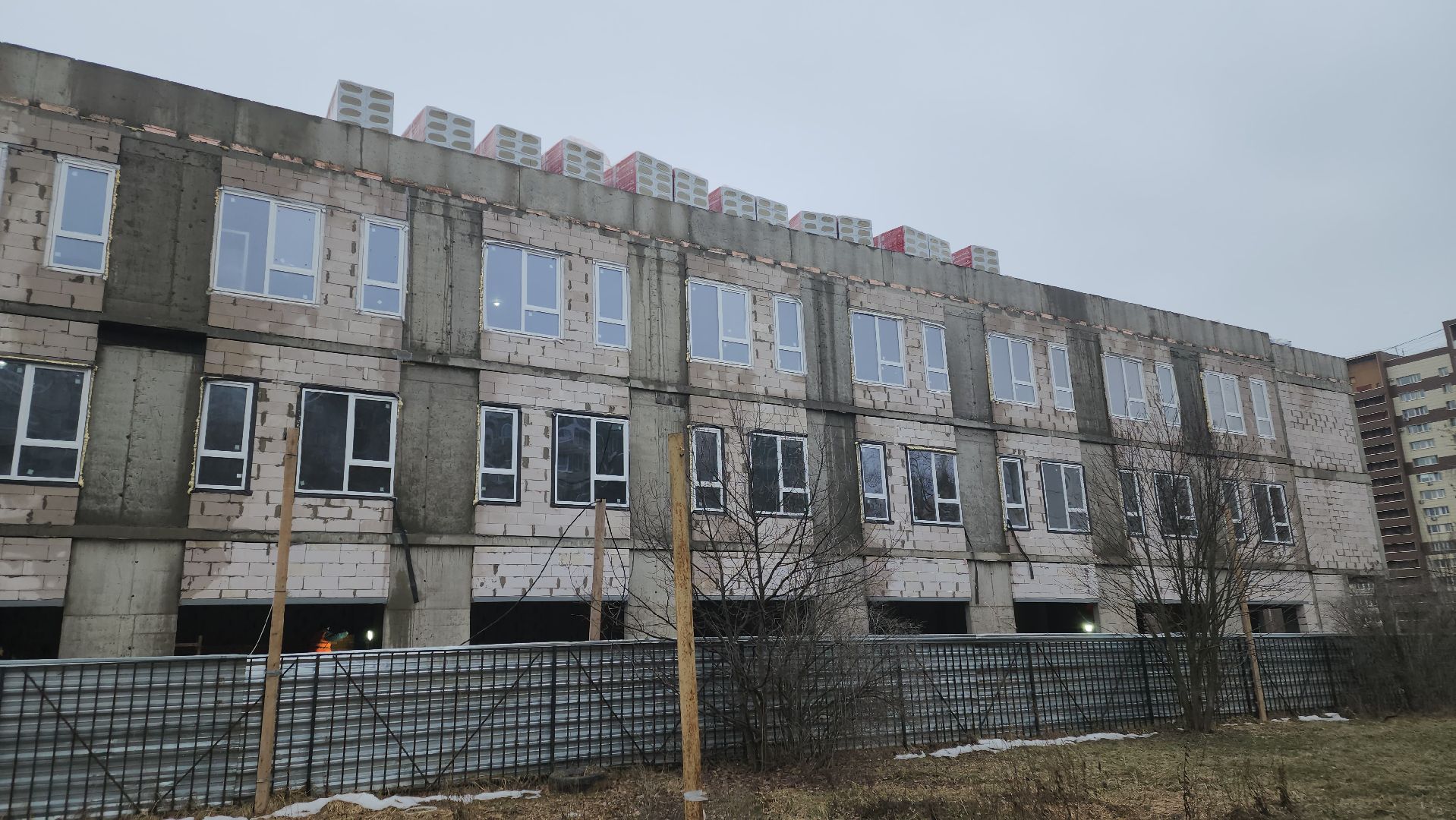 долгопрудный, гимназия 13, школы, пристройка, кровельные работы, фасадные работы, вертикалки,