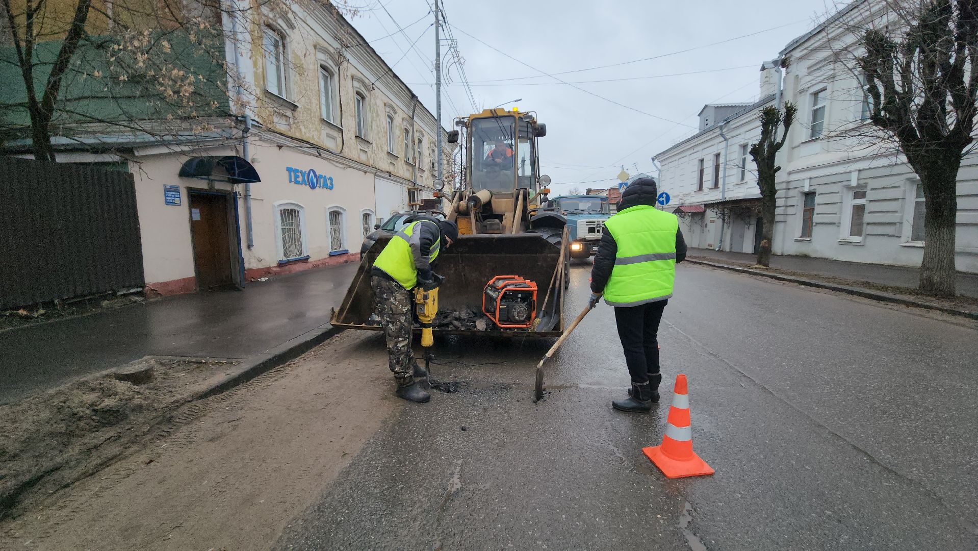 серпухов, улица чехова, ямочный ремонт дорог, комбинат благоустройства, новый асфальт,