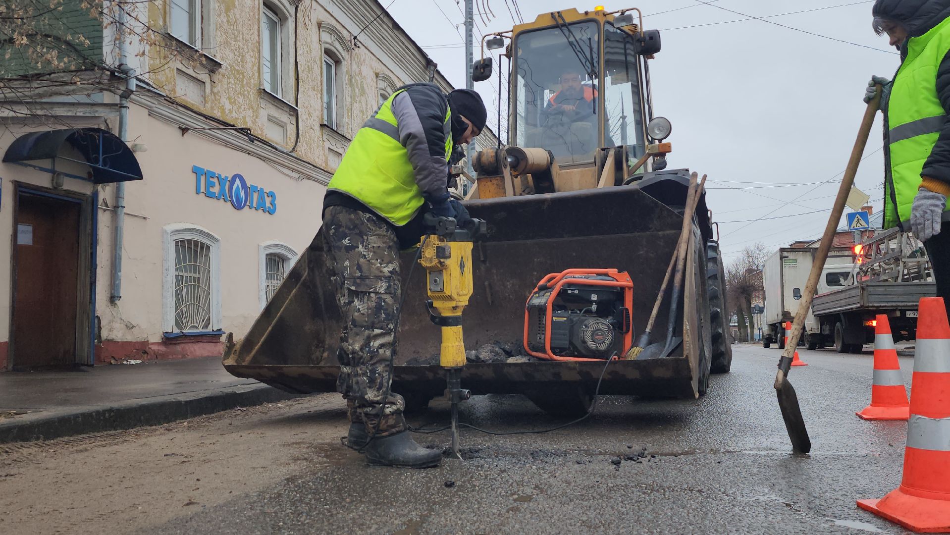 серпухов, улица чехова, ямочный ремонт дорог, комбинат благоустройства, новый асфальт,