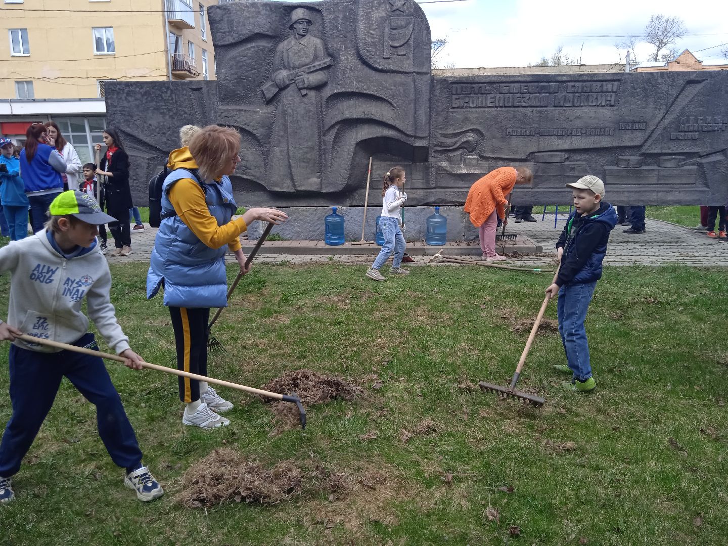субботник, пионерский, бронепоезд, памятник, Москвич, монумент