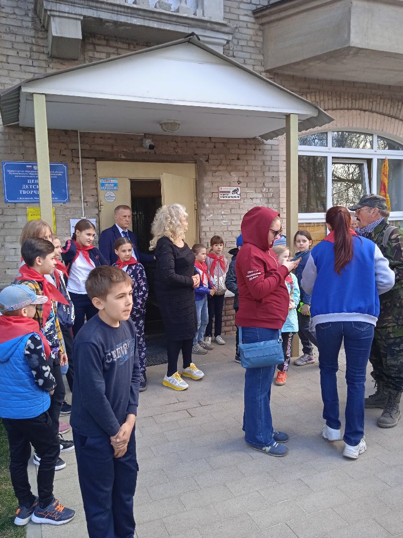 субботник, пионерский, бронепоезд, памятник, Москвич, монумент