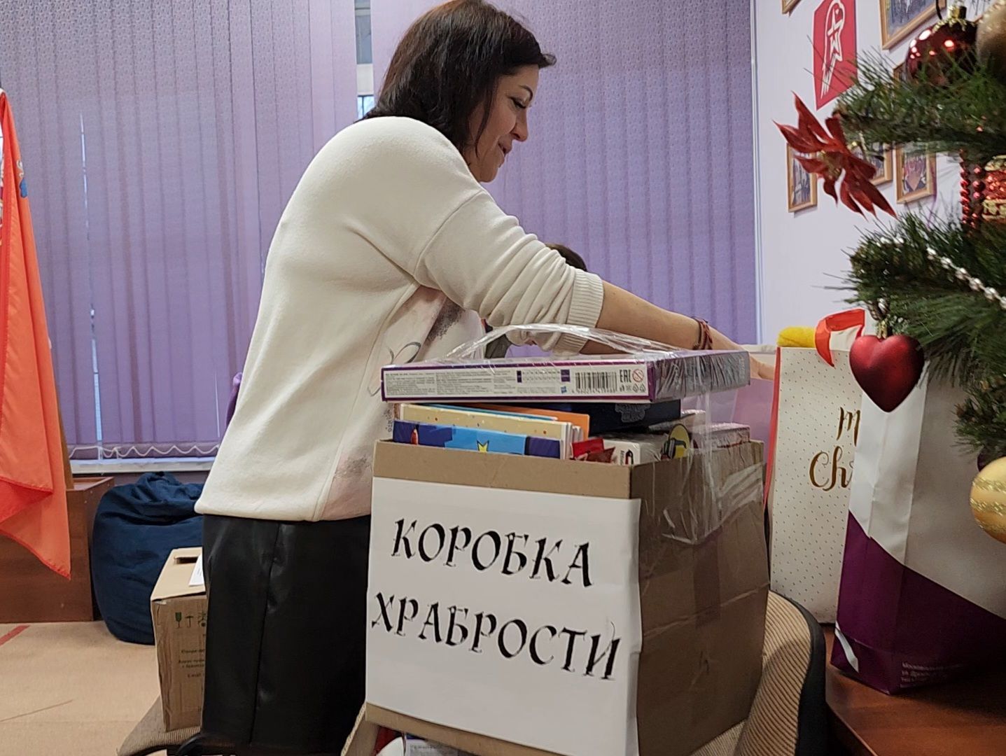 Дубна, коробка храбрости, дети, школьники, школа, благотворительность, благотворительная акция, вертикалки,