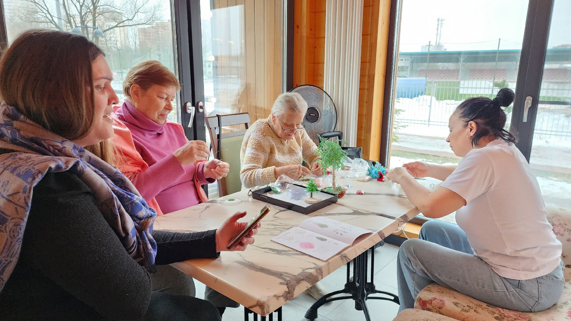 Досуг для пенсионеров, бисероплетение, Бисер, Лесопарк, Лобня, вертикалки,