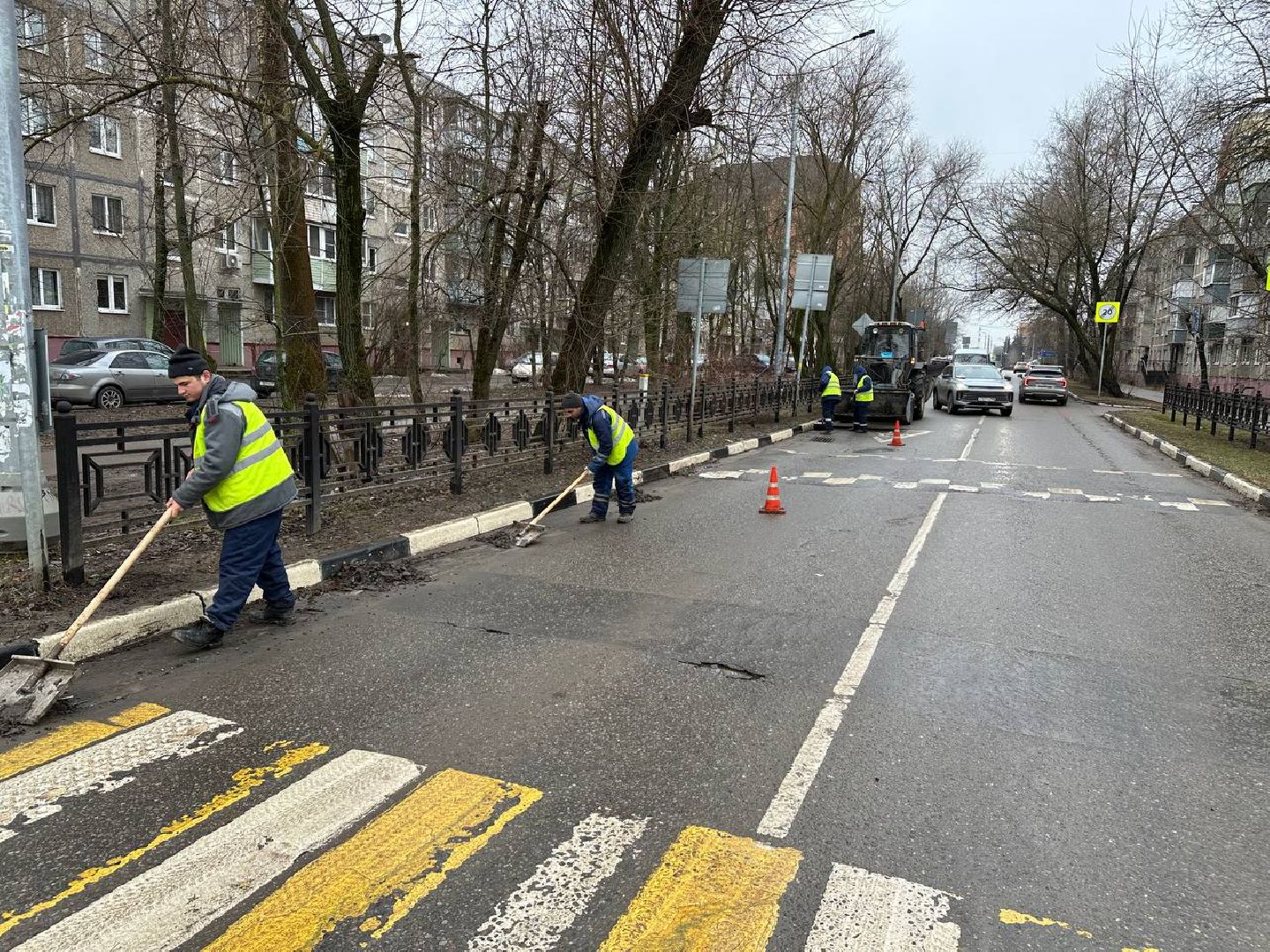 уборка улиц города, вертикалки,