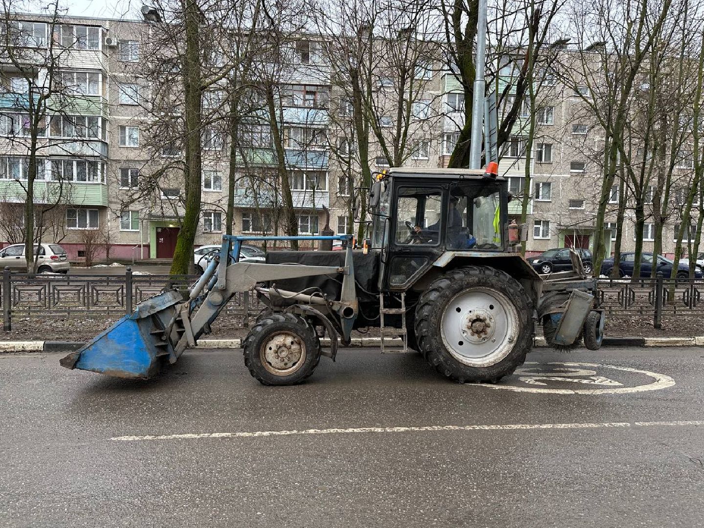 уборка улиц города, вертикалки,