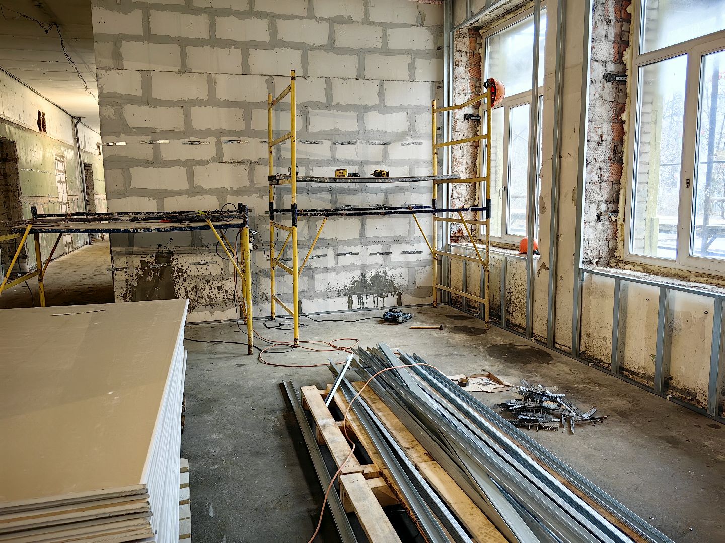 ремонт, лицей, стяжка пола, фасад, здание, вертикалки,