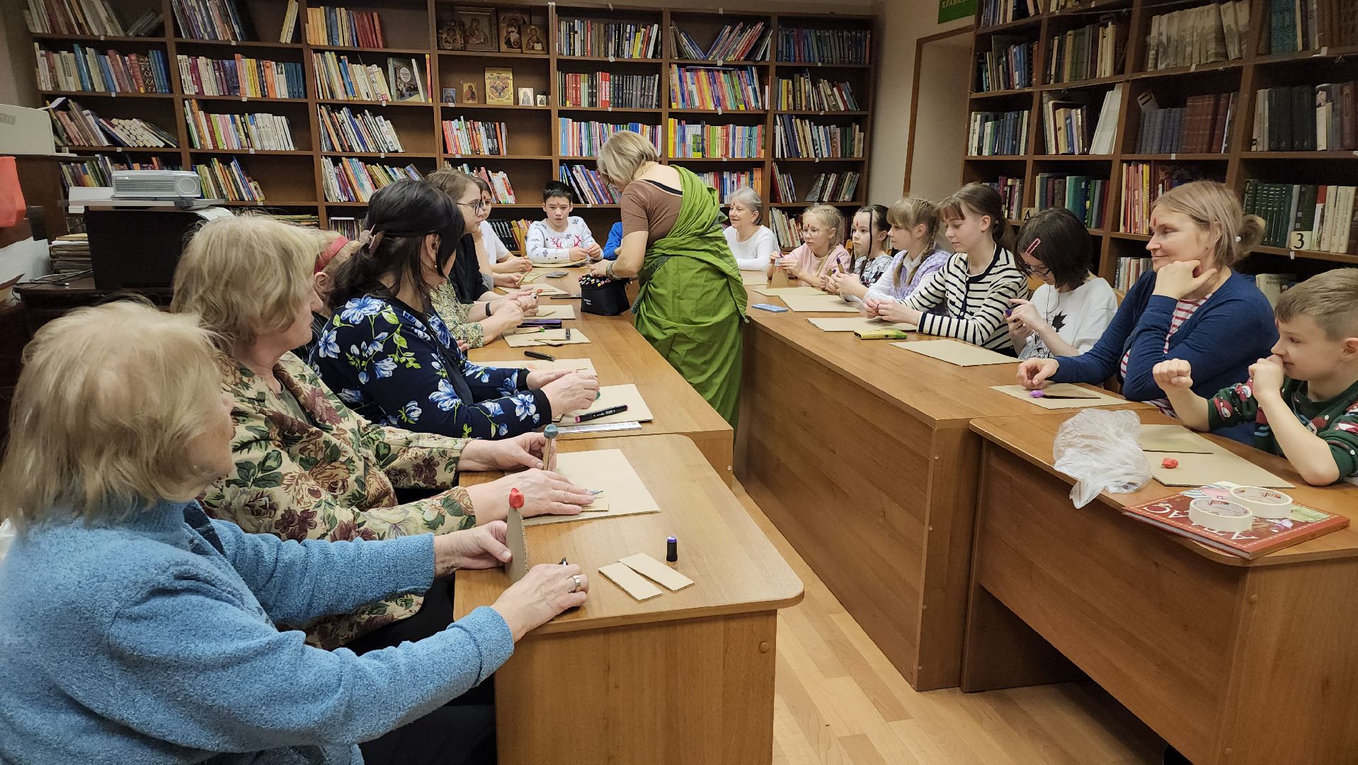 Индия, Лобня, лекторий, вертикалки,