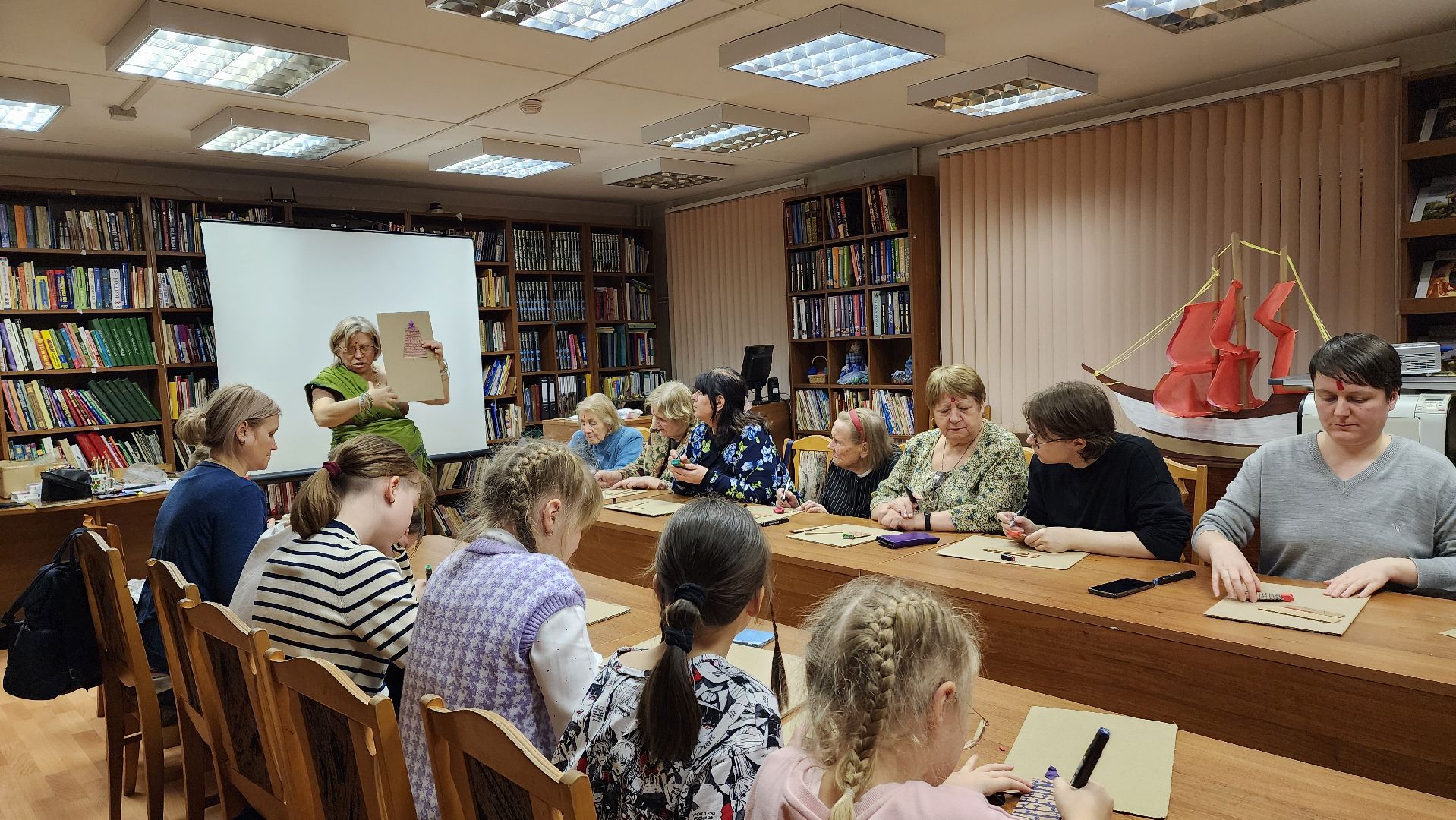 Индия, Лобня, лекторий, вертикалки,