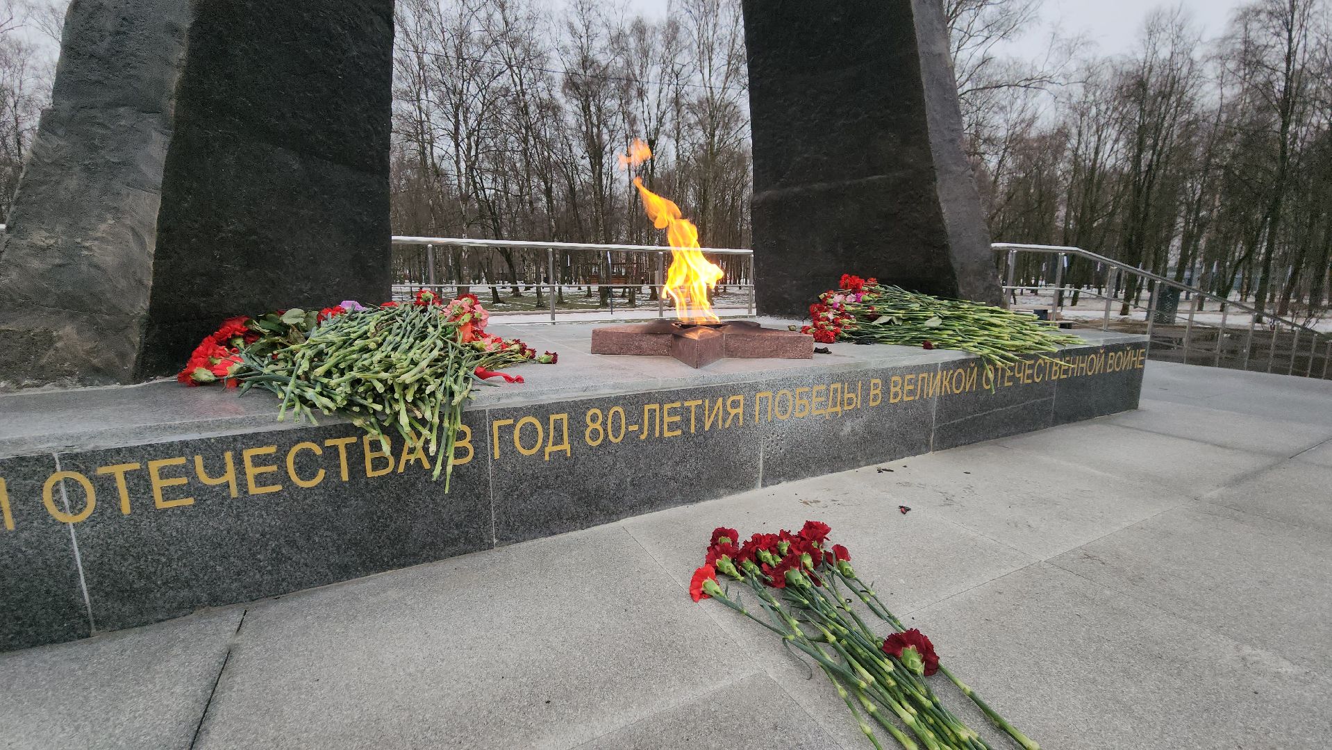 Звонница, Лобня, Лобненский парк, Мемориальная площадь, вертикалки,