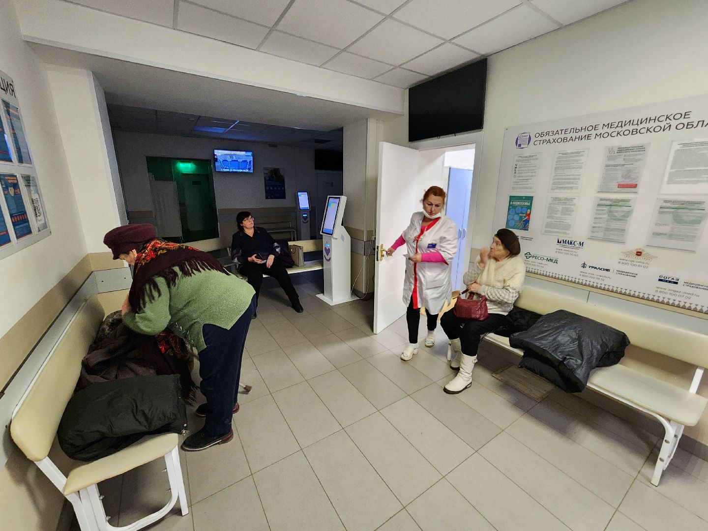 Чехов, Чеховская больница, поликлиника, улица Пионерская 2, кабинет для маломобильных граждан, медицинская помощь маломобильным гражданам, врачи узких специализаций, главный врач Андрей Попов,