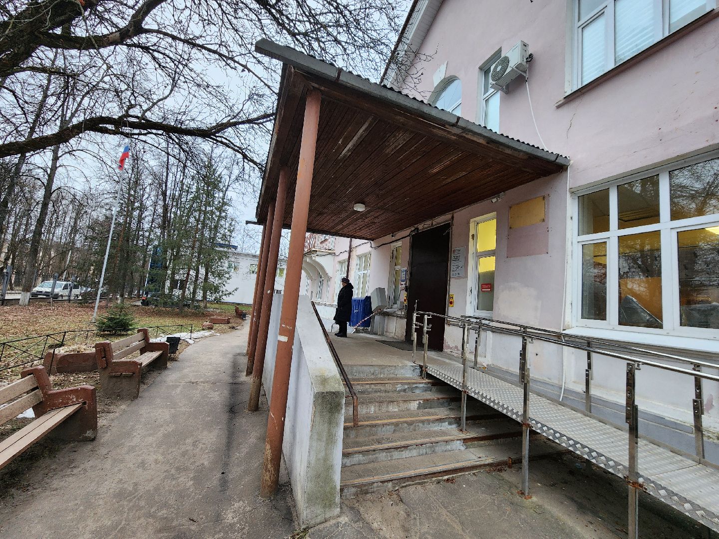 Чехов, Чеховская больница, поликлиника, улица Пионерская 2, кабинет для маломобильных граждан, медицинская помощь маломобильным гражданам, врачи узких специализаций, главный врач Андрей Попов,