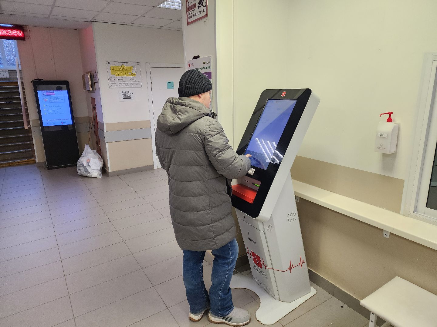 Чехов, Чеховская больница, поликлиника, улица Пионерская 2, кабинет для маломобильных граждан, медицинская помощь маломобильным гражданам, врачи узких специализаций, главный врач Андрей Попов,