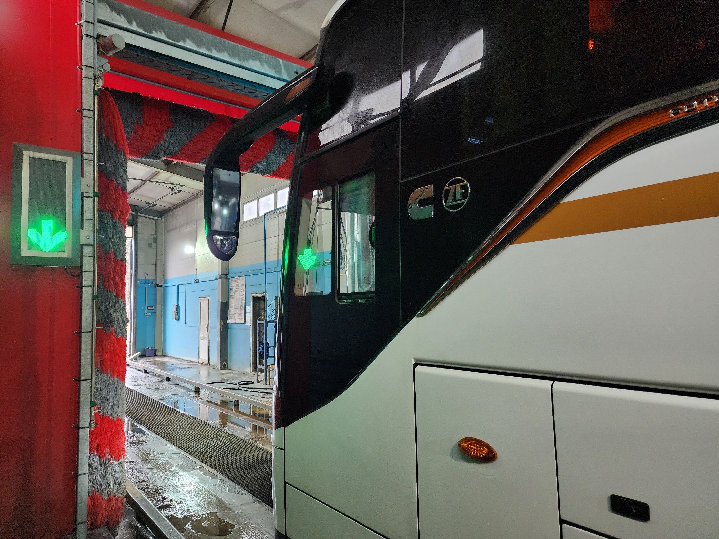 автобусы, мойка, пассажиры, вертикалки,