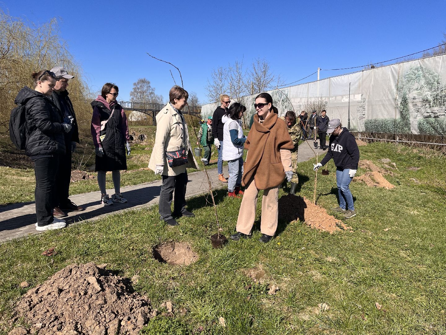 Шаховская, субботник, парк, саженцы