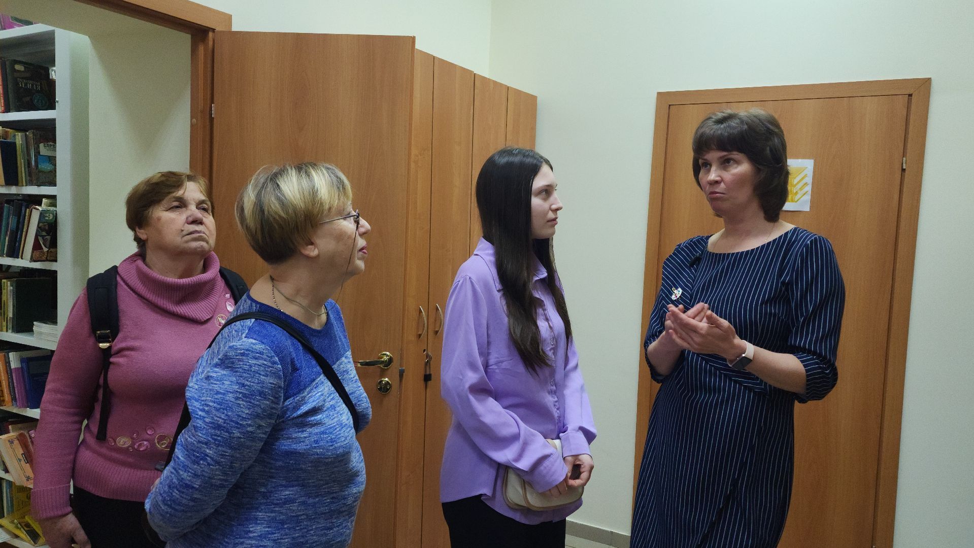 выставка картин, волоколамск, волоколамская библиотека, культура,