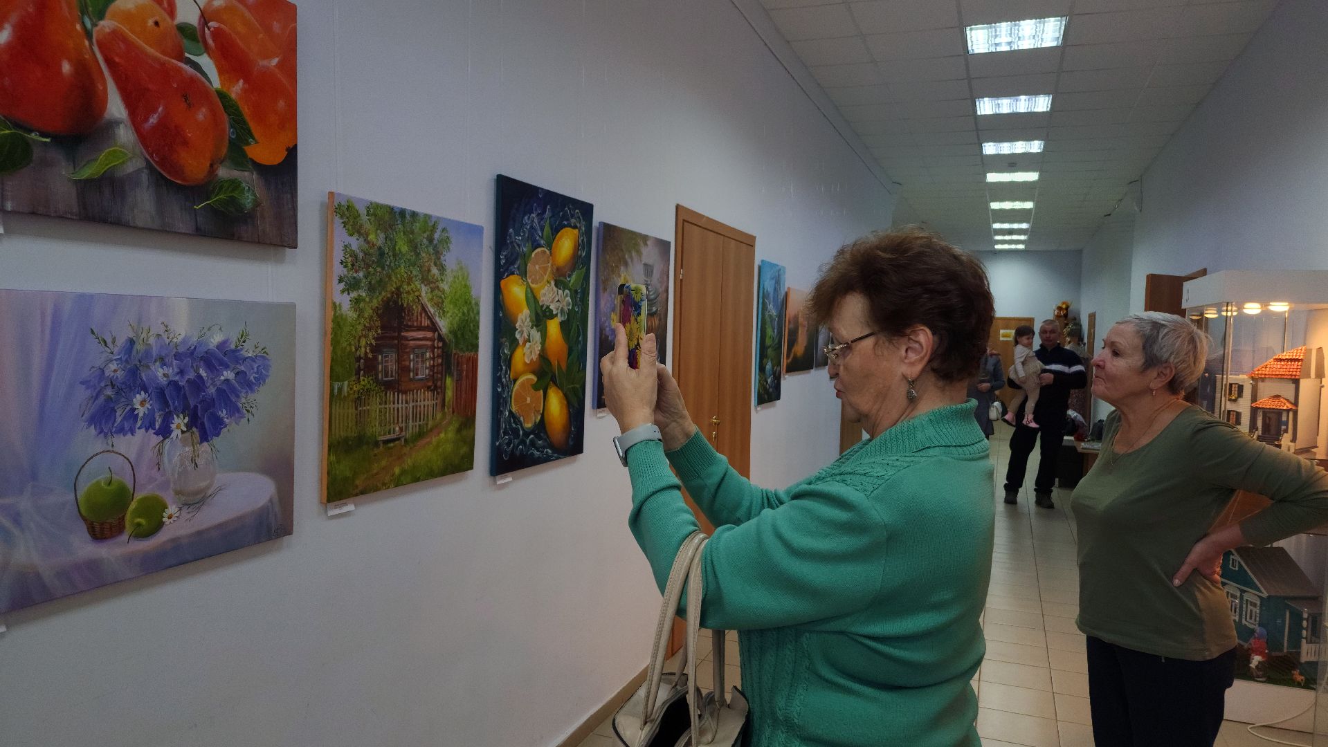 выставка картин, волоколамск, волоколамская библиотека, культура,