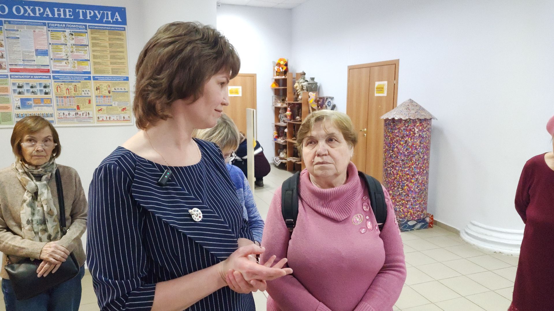 выставка картин, волоколамск, волоколамская библиотека, культура,