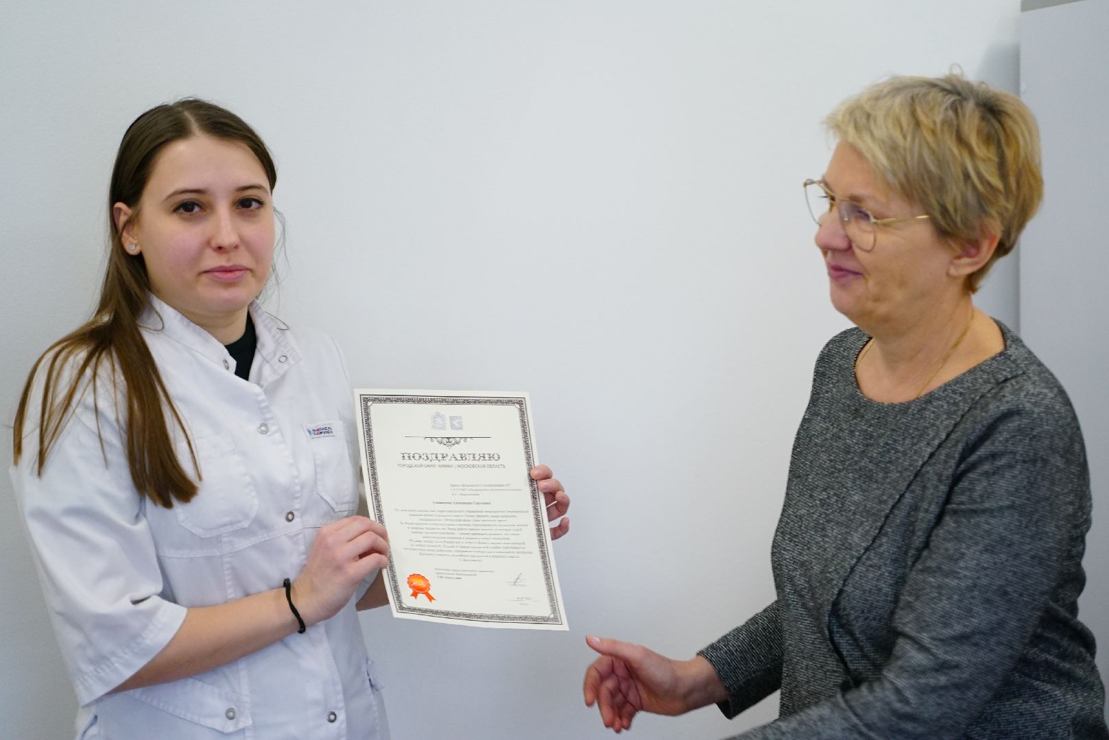 поликлиника, врач, женщина, праздник, вертикалки,