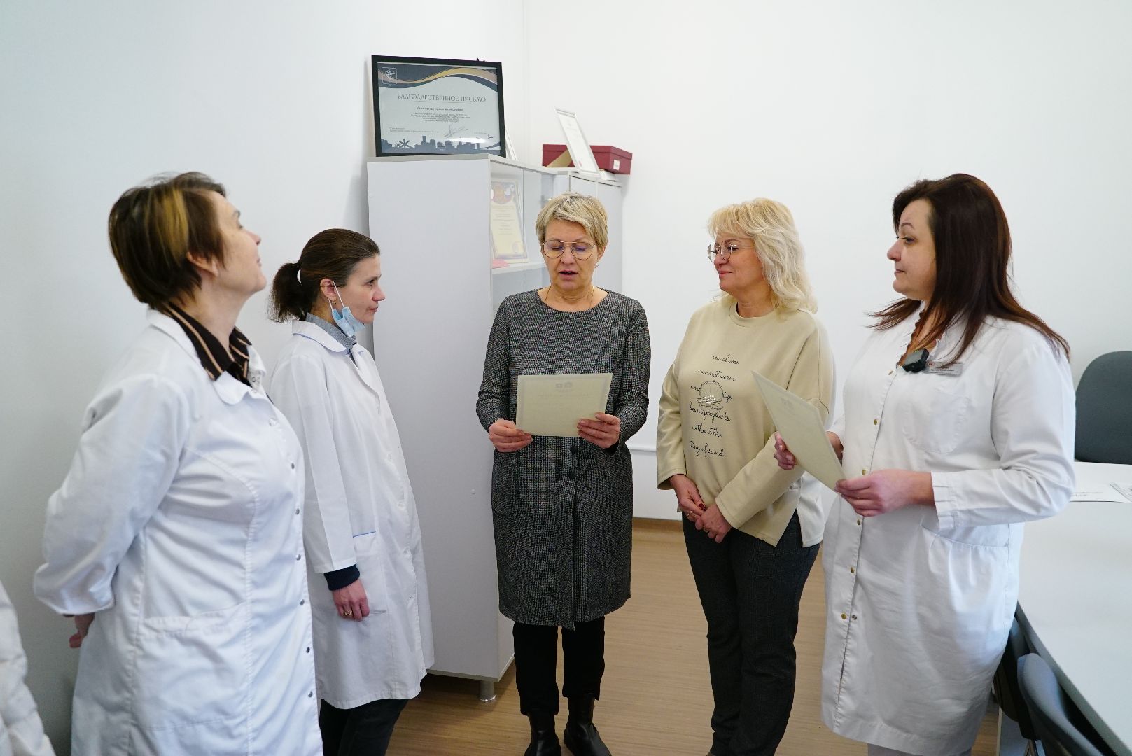 поликлиника, врач, женщина, праздник, вертикалки,