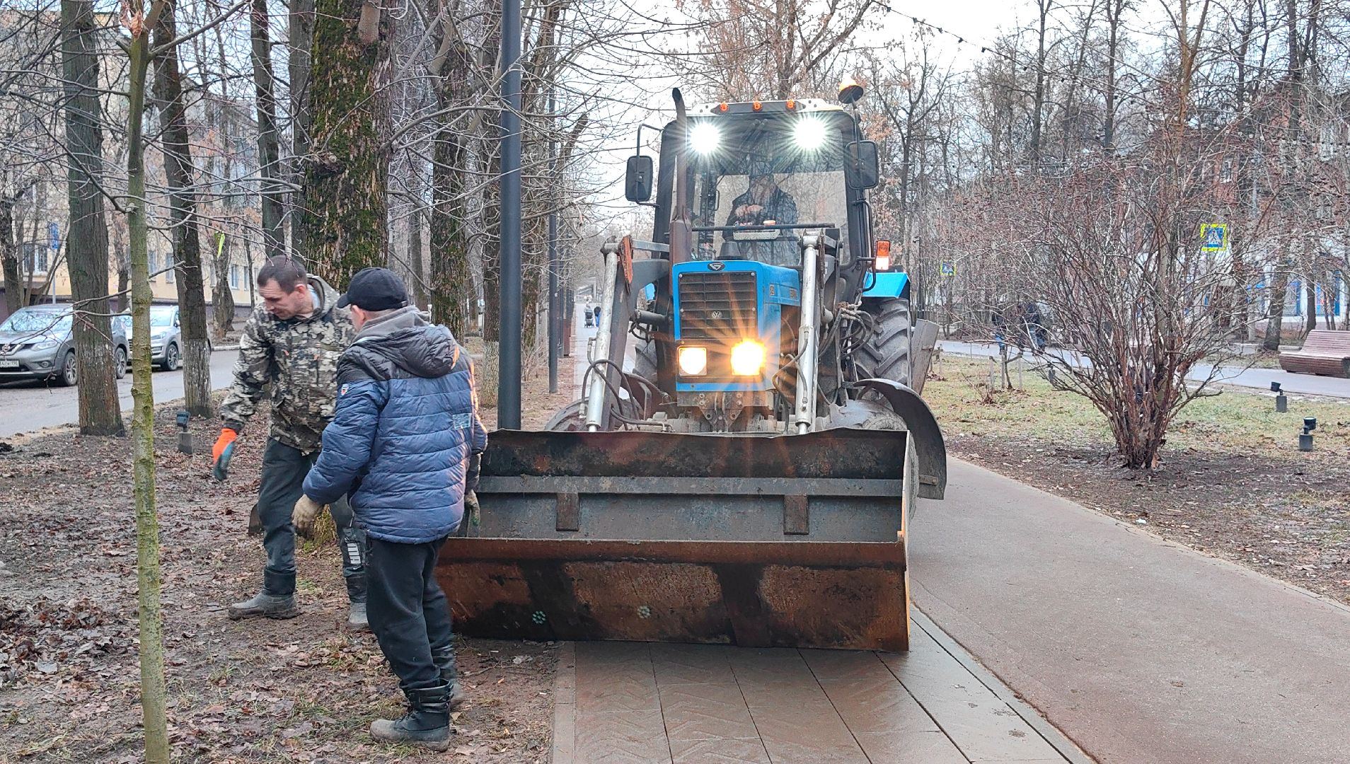 территория, уборка, дороги, листва, трактор, вертикалки,