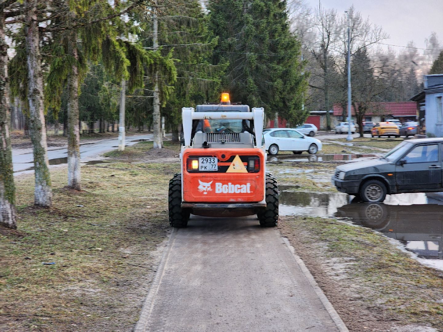 Чехов, деревня Алексеевка, уборка дорог, уборка тротуаров, содержание дорог и тротуаров, пешеходные дорожки, уборочная техника, мбу чеховское благоустройство, вертикалка,