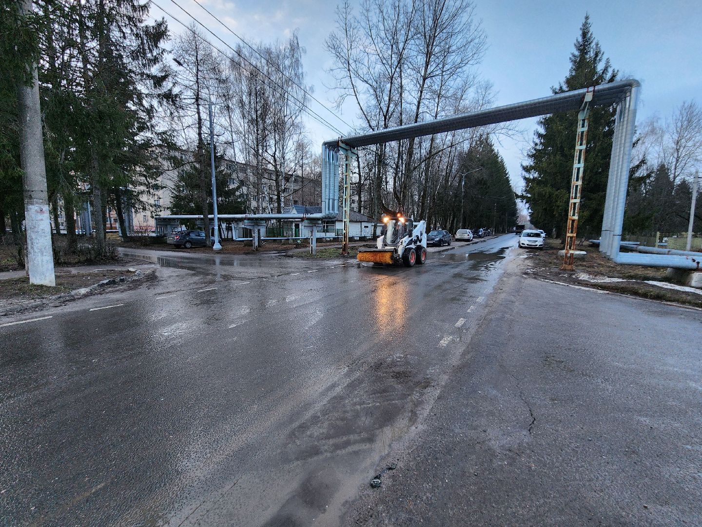 Чехов, деревня Алексеевка, уборка дорог, уборка тротуаров, содержание дорог и тротуаров, пешеходные дорожки, уборочная техника, мбу чеховское благоустройство, вертикалка,
