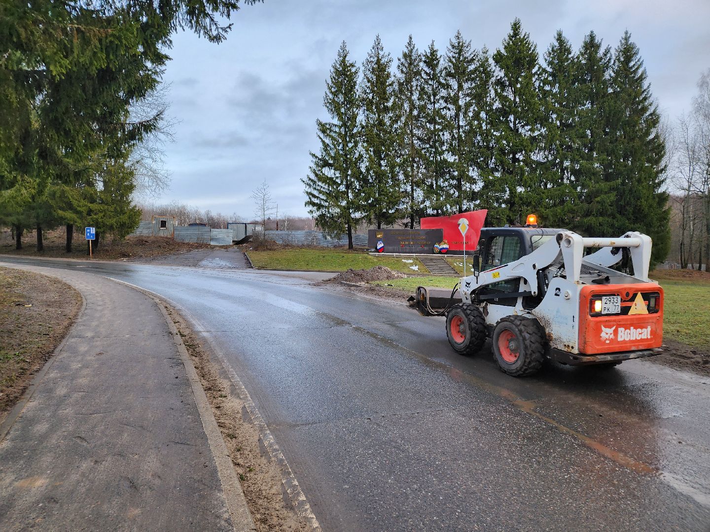 Чехов, деревня Алексеевка, уборка дорог, уборка тротуаров, содержание дорог и тротуаров, пешеходные дорожки, уборочная техника, мбу чеховское благоустройство, вертикалка,