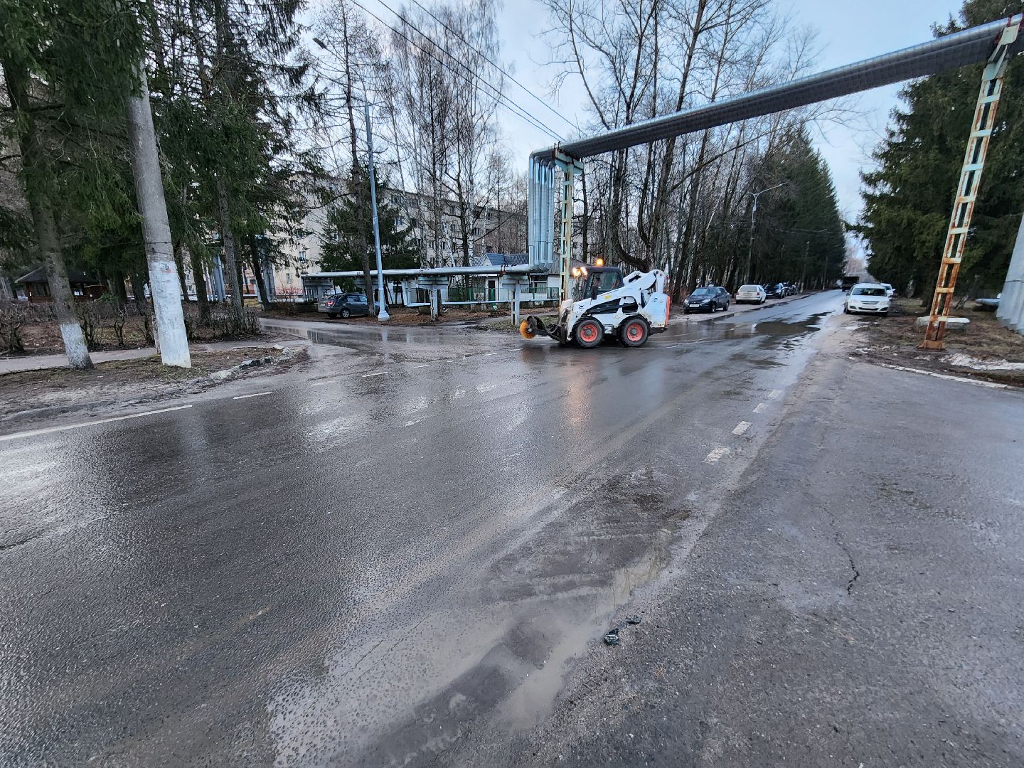 Чехов, деревня Алексеевка, уборка дорог, уборка тротуаров, содержание дорог и тротуаров, пешеходные дорожки, уборочная техника, мбу чеховское благоустройство, вертикалка,