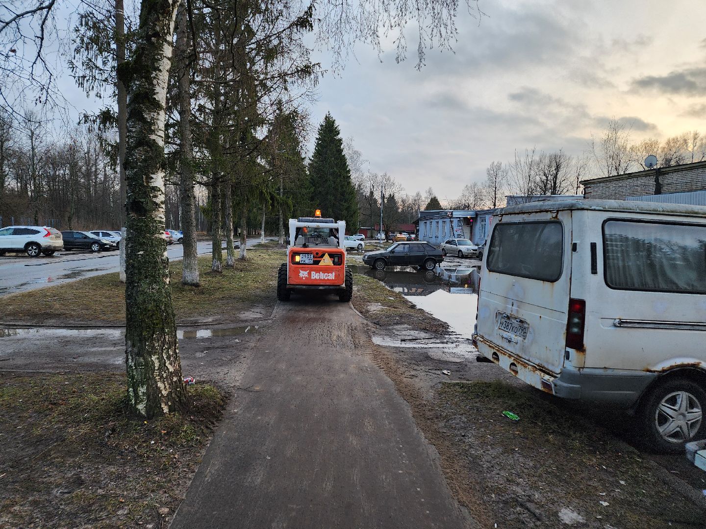 Чехов, деревня Алексеевка, уборка дорог, уборка тротуаров, содержание дорог и тротуаров, пешеходные дорожки, уборочная техника, мбу чеховское благоустройство, вертикалка,