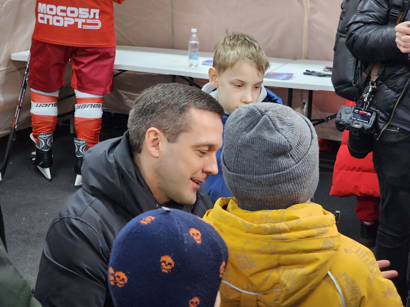 Дубна, дети бойцов сво, Подарки, выходи во двор, Хоккей, Спортсмены, вертикалки,