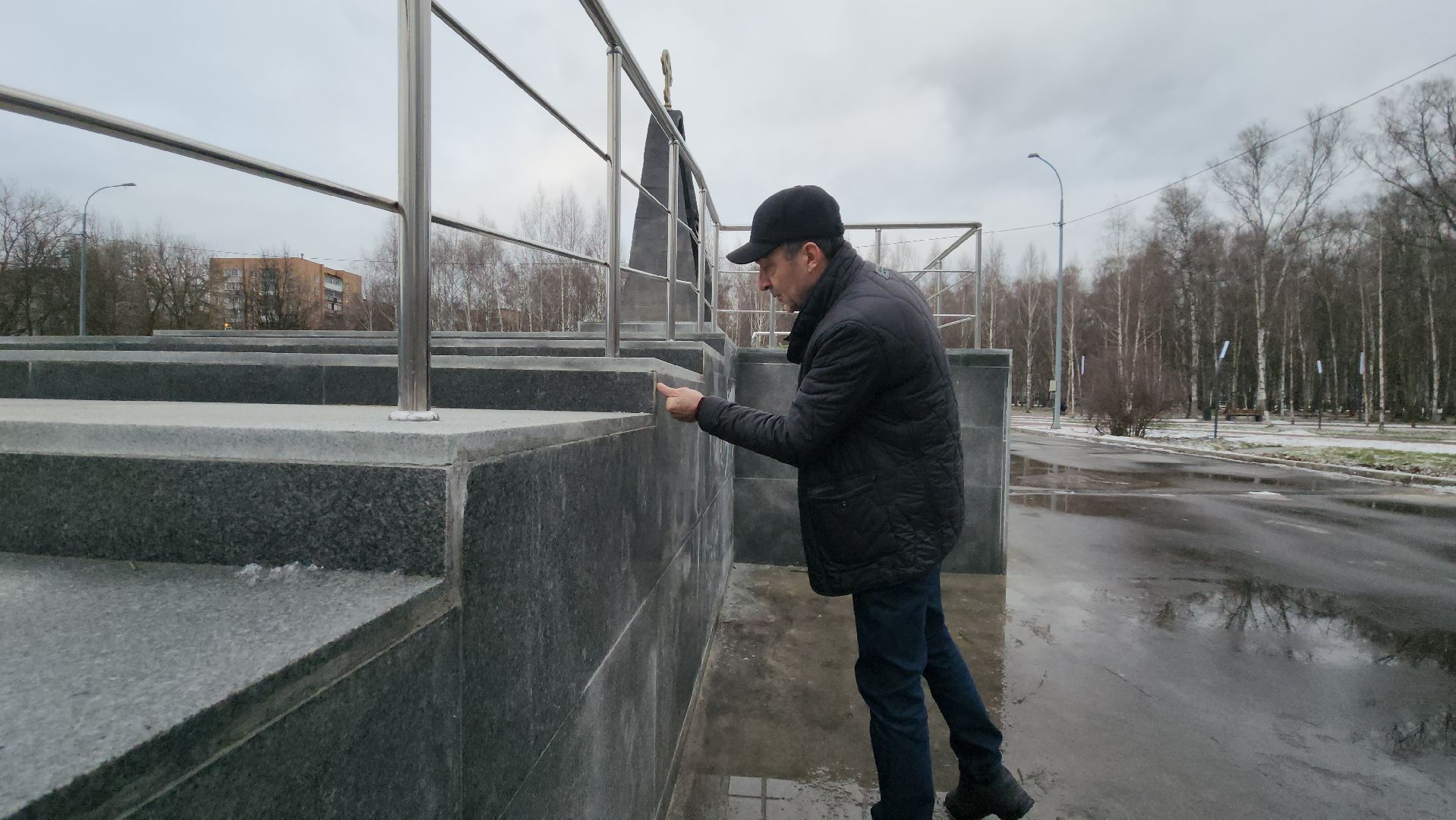 Мемориал Звонница, дефекты, Лобня, вертикалки,