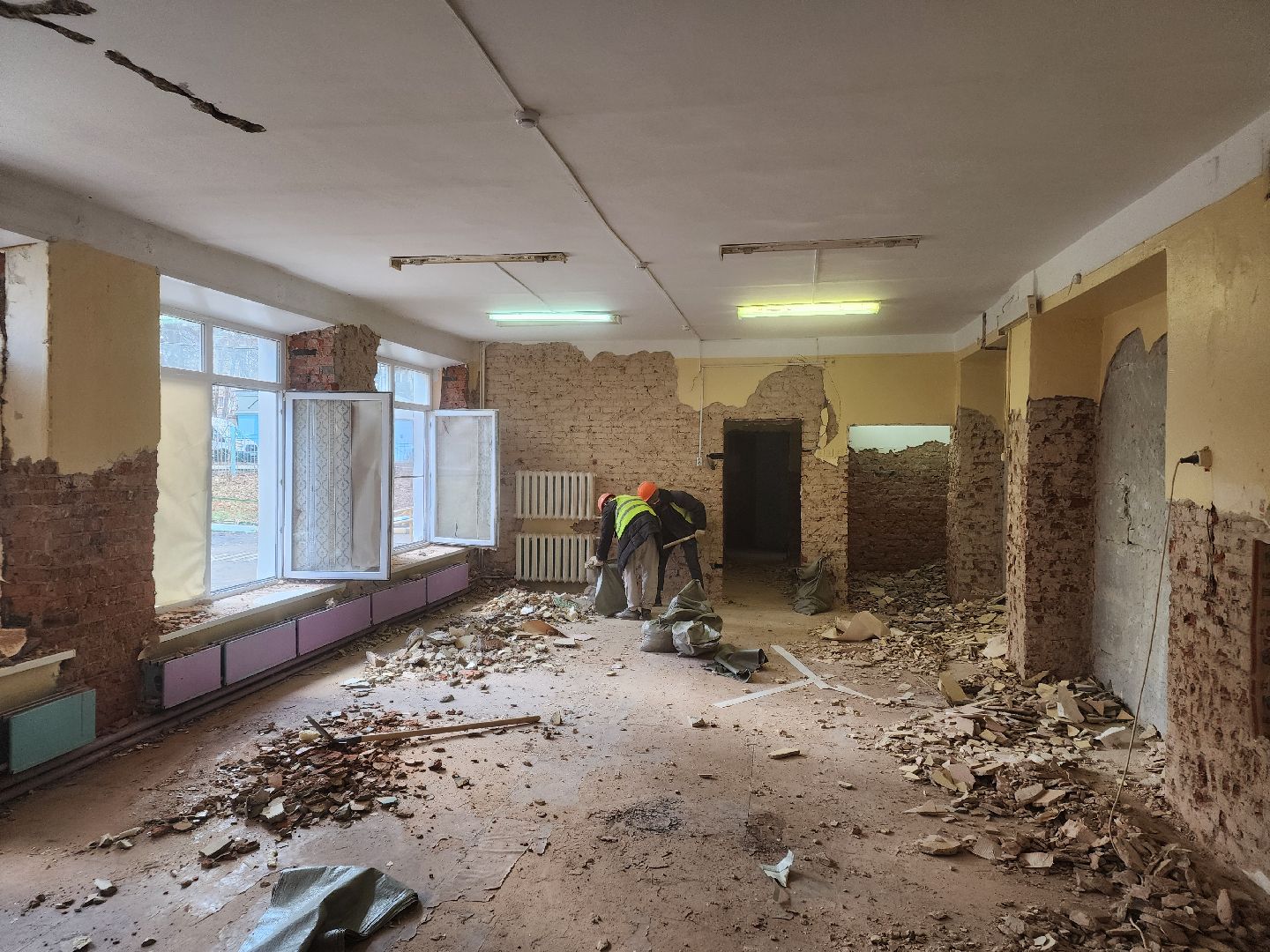 Чехов, улица Ильича, бывший детский сад 4, дошкольное отделение гимназии 4, капитальный ремонт, капремонт, реконструкция, демонтажные работы, полы стены потолки, обновление, госпрограмма московской области, вертикалки,