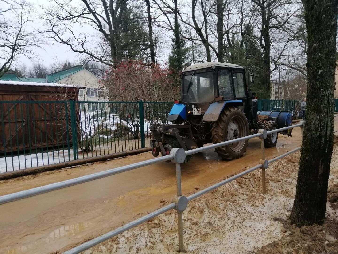 благоуйстройство, городской округ восход, уборка тротуара, пешеходная дорожка, вертикалки,