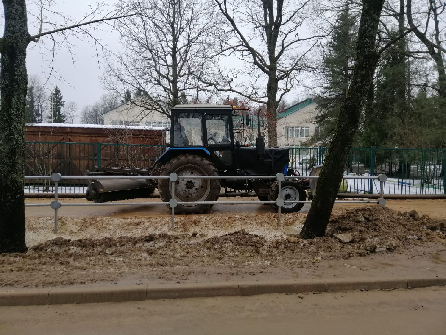 благоуйстройство, городской округ восход, уборка тротуара, пешеходная дорожка, вертикалки,