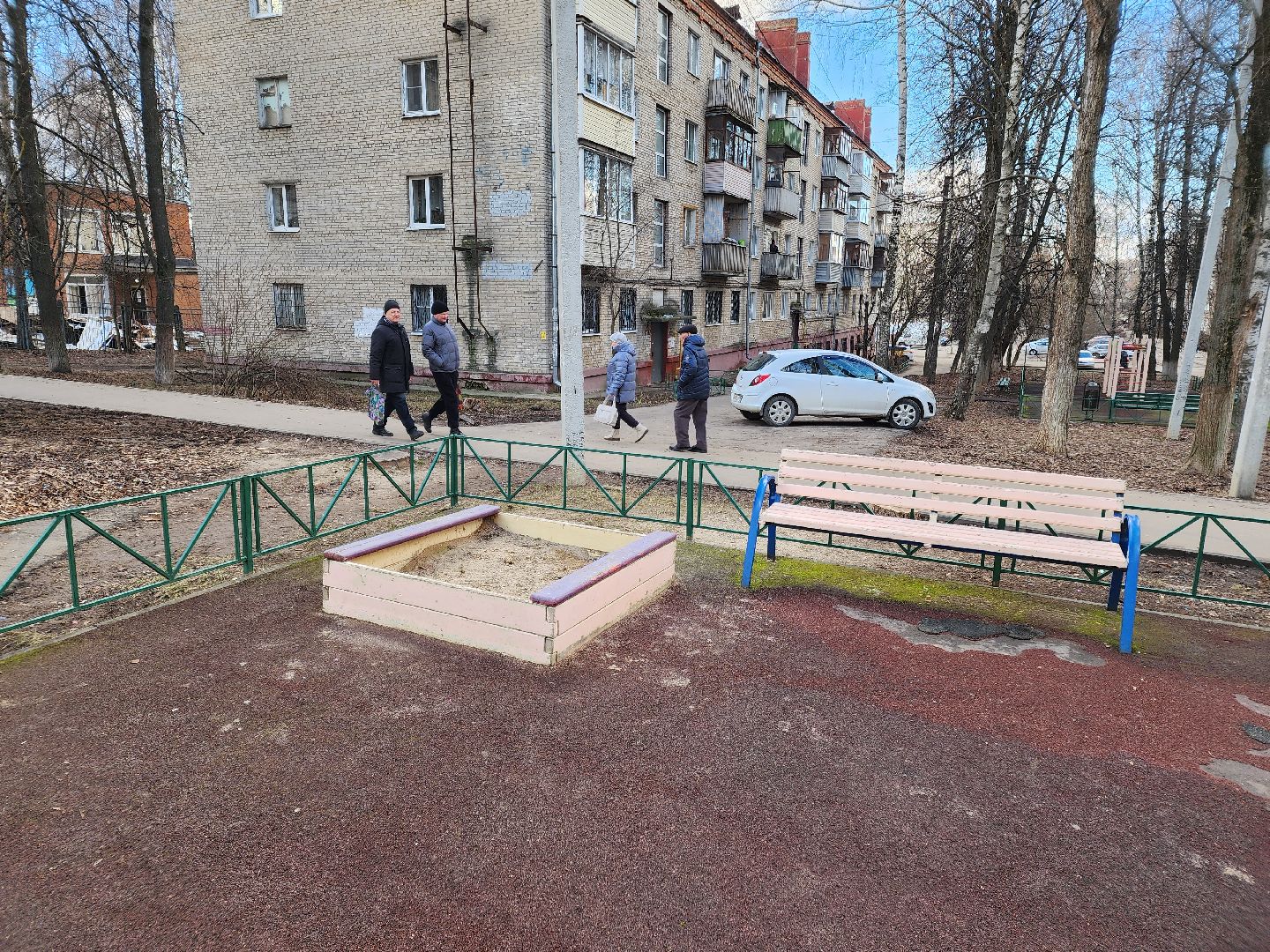 Чехов, улица Ильича, детская площадка, пешеходные дорожки, уборка, очистка, содержание, мбу чеховское благоустройство, вертикалки,