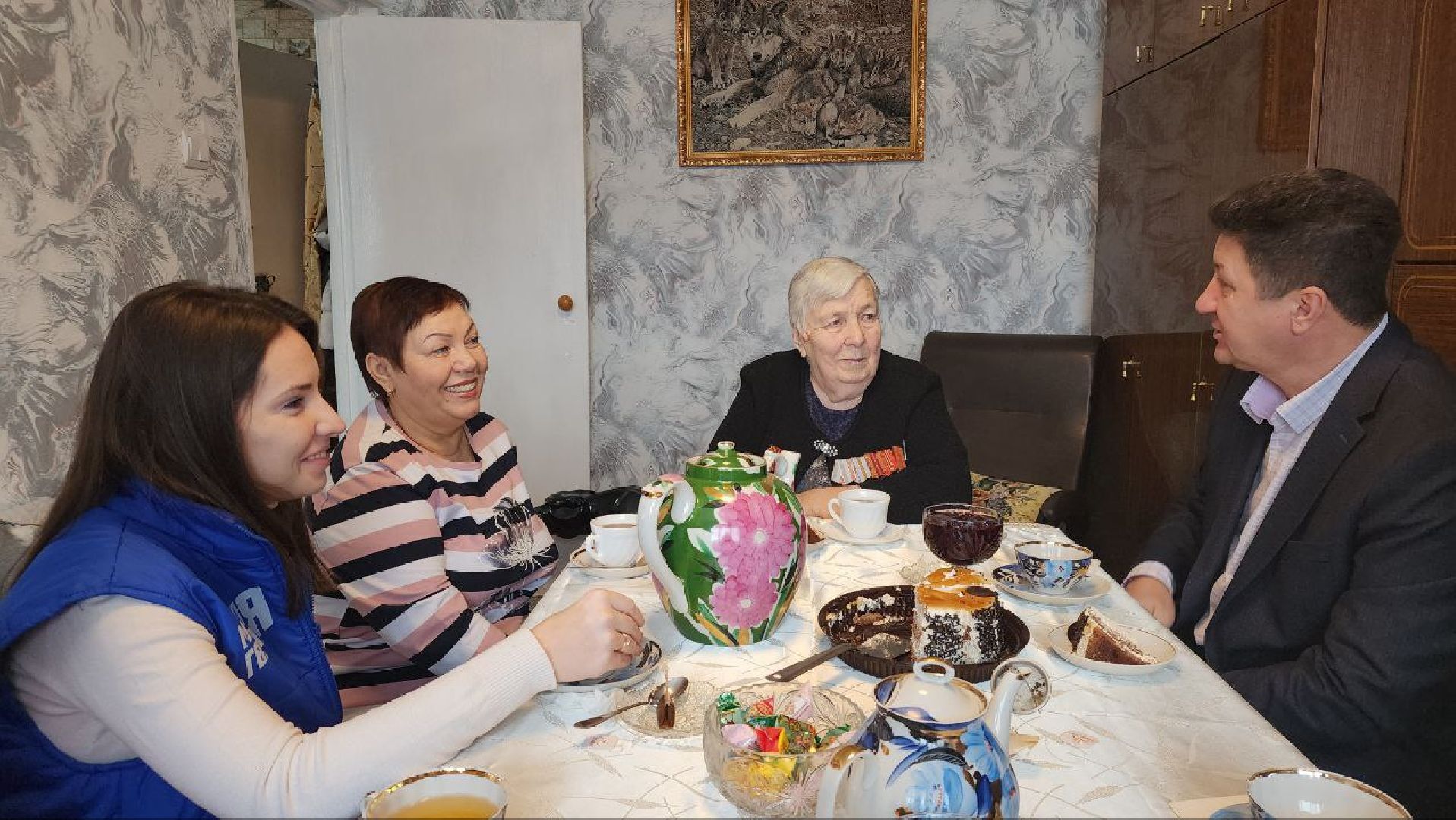 медаль 80 лет победы, cеребряные gруды, поселок lмитриевский, жительница блокадного ленинграда, глава округа,