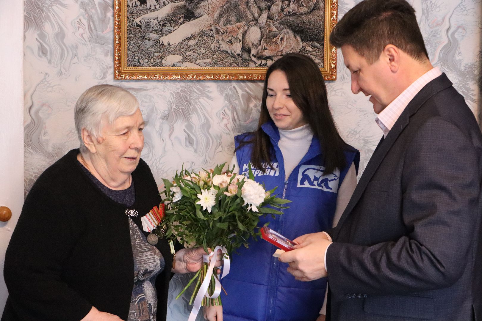 медаль 80 лет победы, cеребряные gруды, поселок lмитриевский, жительница блокадного ленинграда, глава округа,