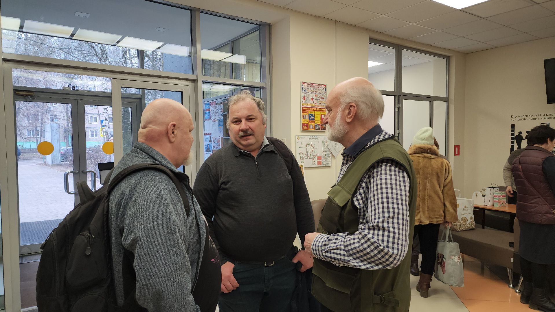 вертикалки, библиотека, выставка, год героев,80 - летие победы,