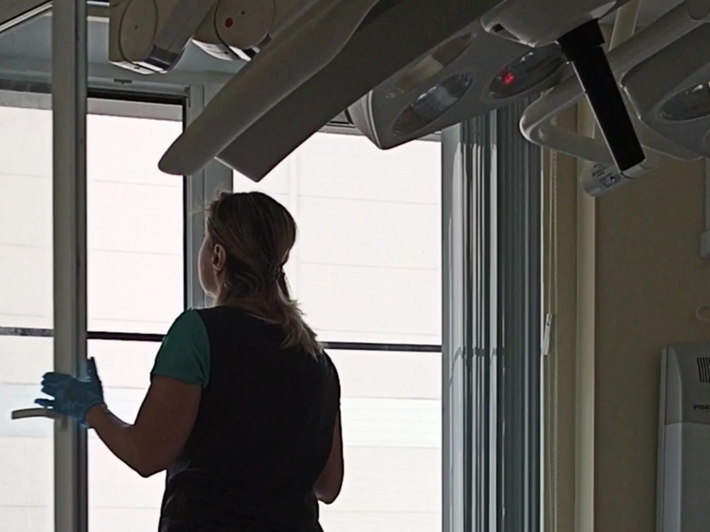 Реутов, медицина, субботник, чистота, стерильность, мытьё окон, уборка листвы