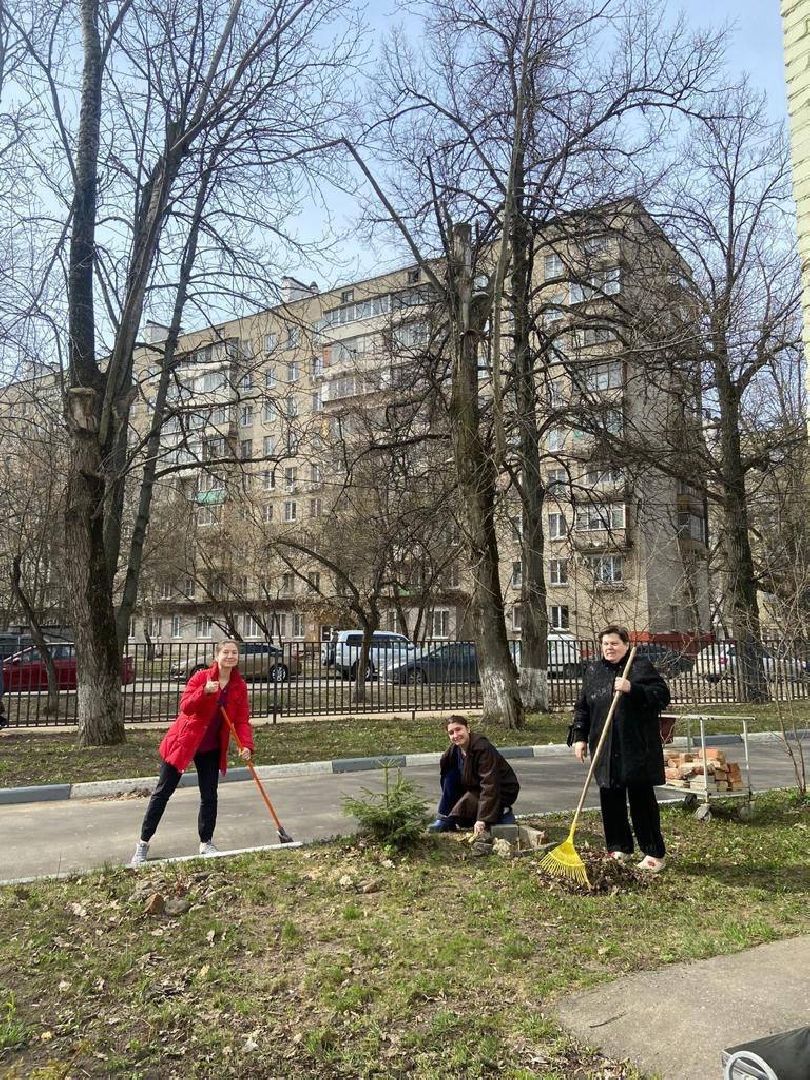 Реутов, медицина, субботник, чистота, стерильность, мытьё окон, уборка листвы