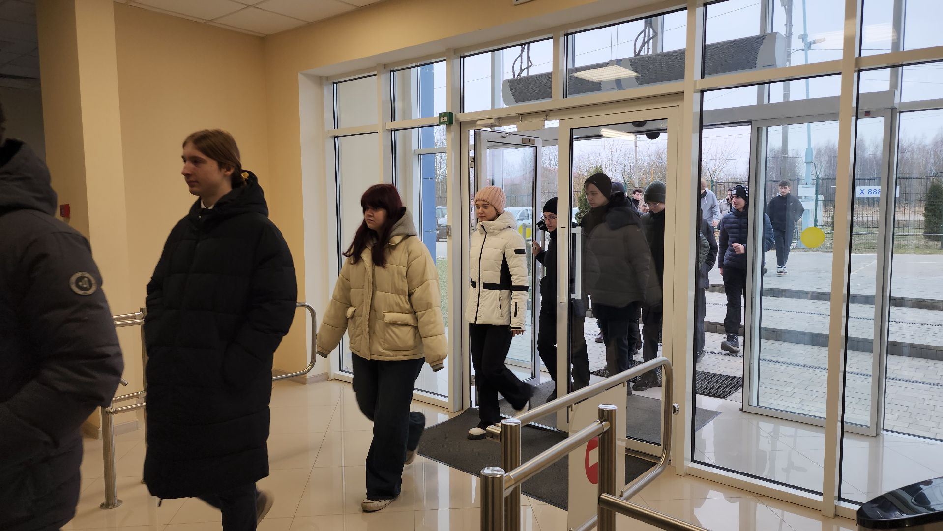 серпухов, институт инженерной физики, улица сиреневая, экскурсия школьников, центр профориентации молодежи, день науки,