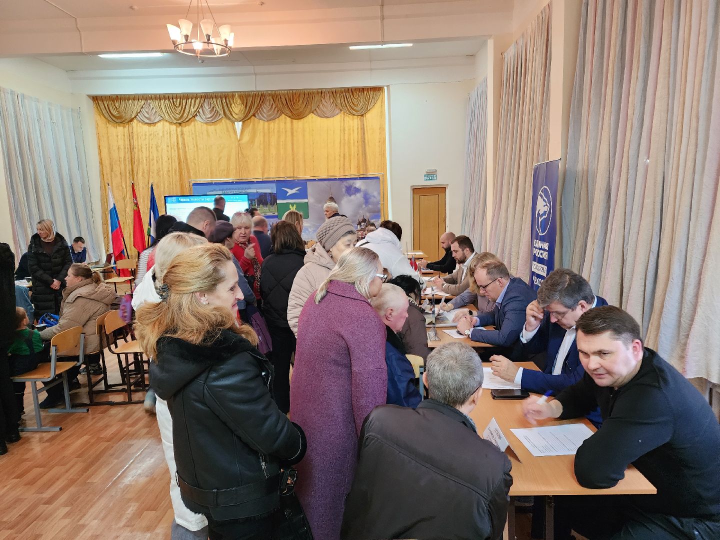 Чехов, выездная администрация, встречи с жителями, обращения граждан, деревня Дубинино, подъездная дорога, улицы Нижняя и Заречная, освещение, уличные фонари, благоустройство, содержание дорог,