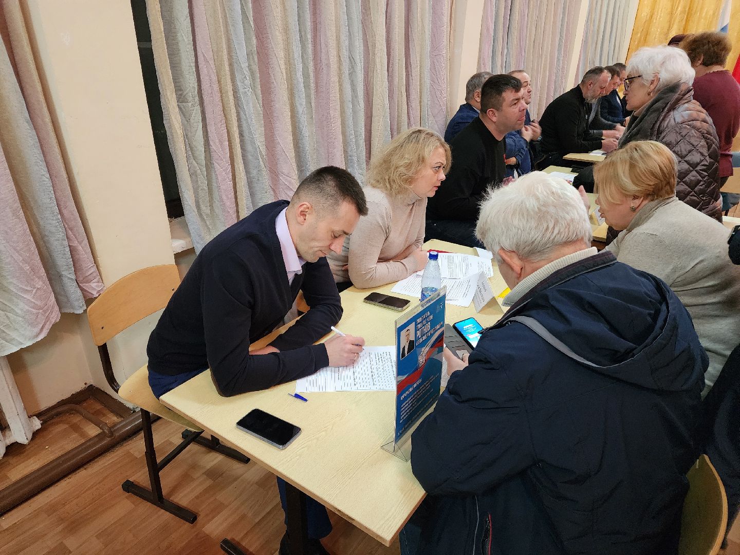 Чехов, выездная администрация, встречи с жителями, обращения граждан, деревня Дубинино, подъездная дорога, улицы Нижняя и Заречная, освещение, уличные фонари, благоустройство, содержание дорог,